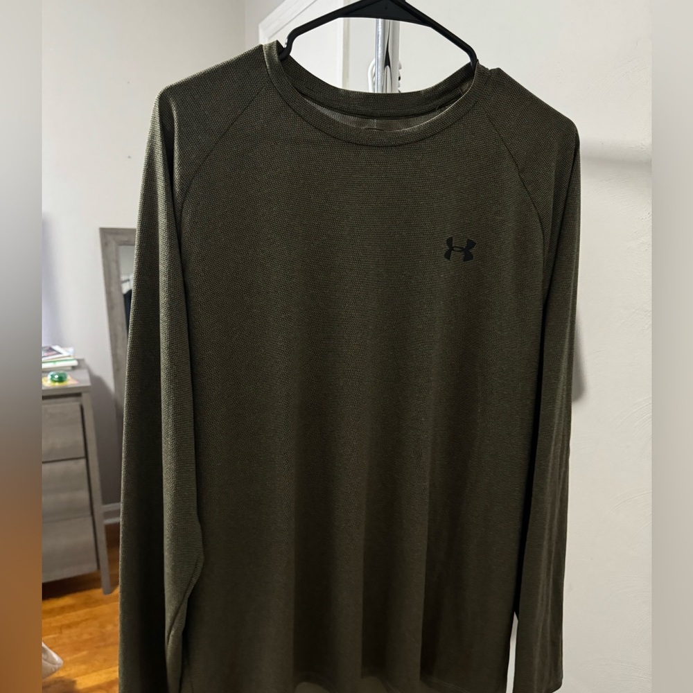 XL Under Armour long sleeve